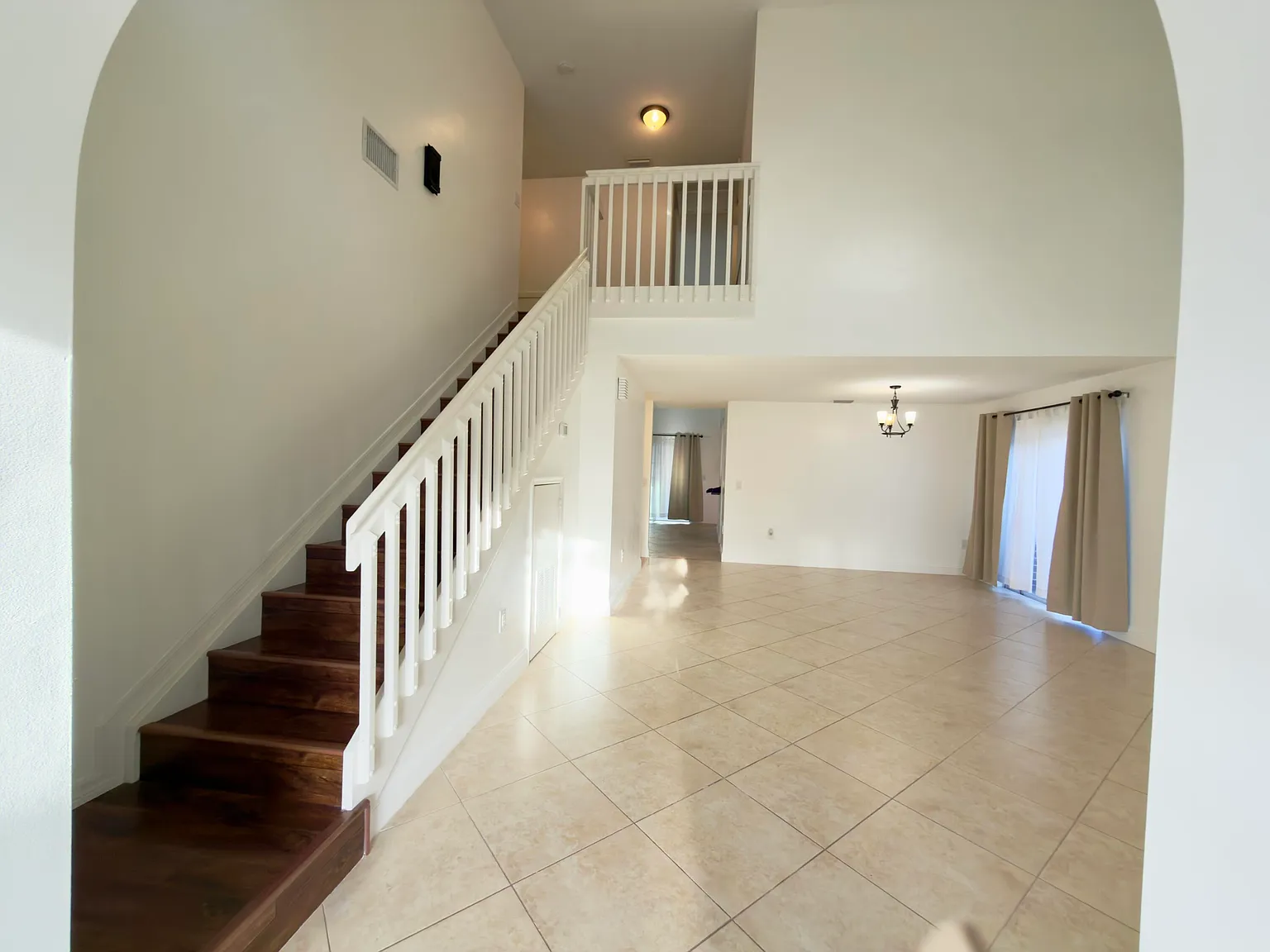 3 bed, 2.5 bath, 2171 sqft, $3,400 — Photo 3