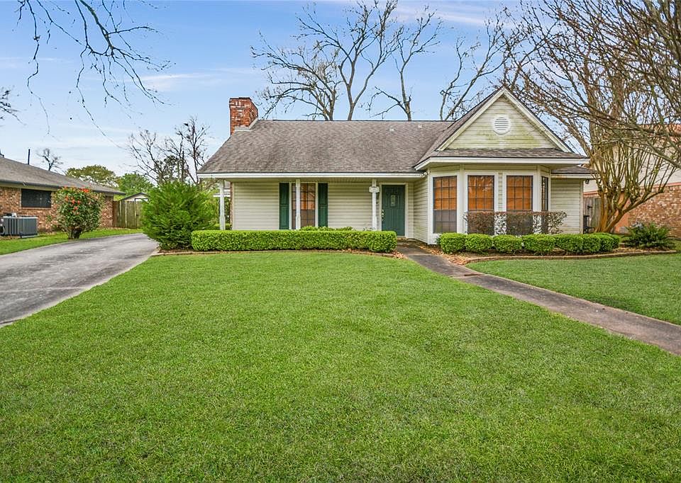 1st image of 107 Mistletoe St