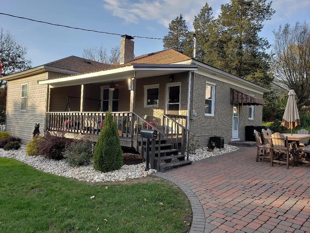 439 Harvey Ave photo 1