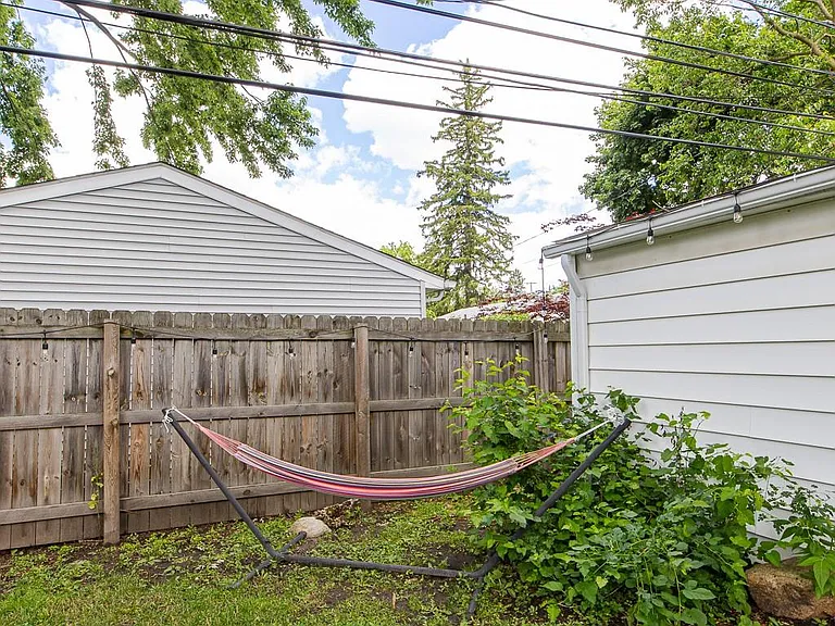 122 W Houstonia Ave — Photo 37