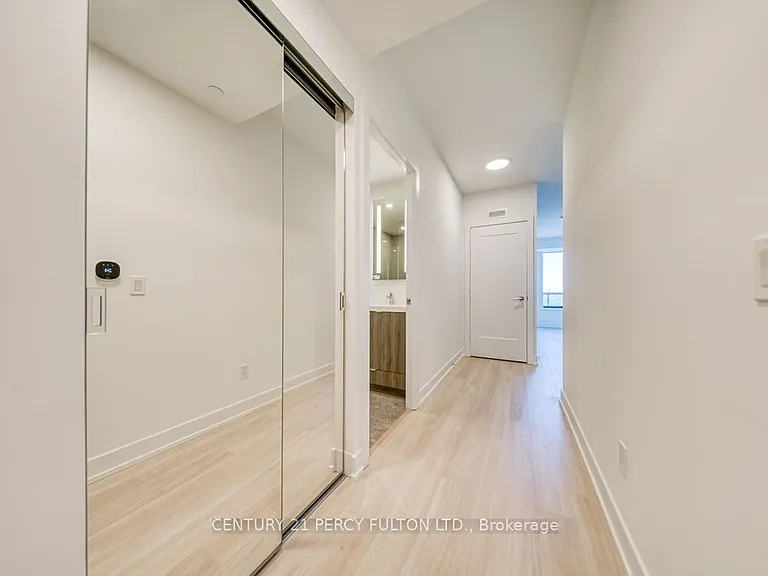 60 Central Park Dr #1802 — Photo 6