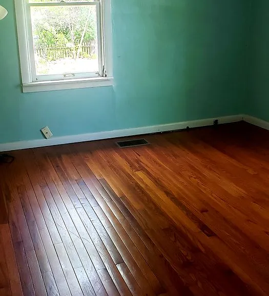 1003 N Woodburn Ave — Photo 11