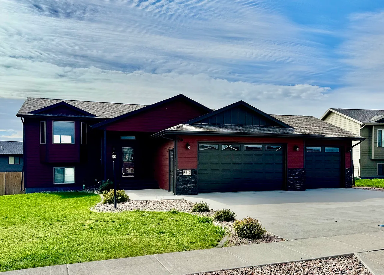 3713 Remington Rd — Photo 1