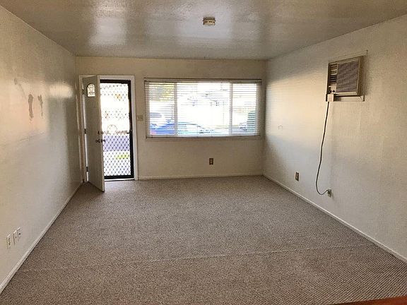 3rd image of 511 Fir St