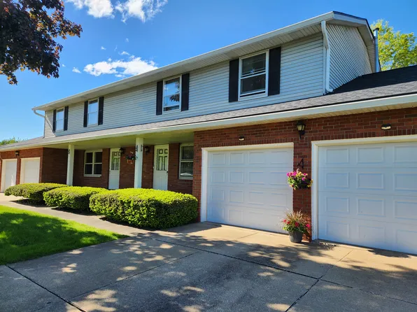 6165 Island Dr NW, Canton, OH 44718