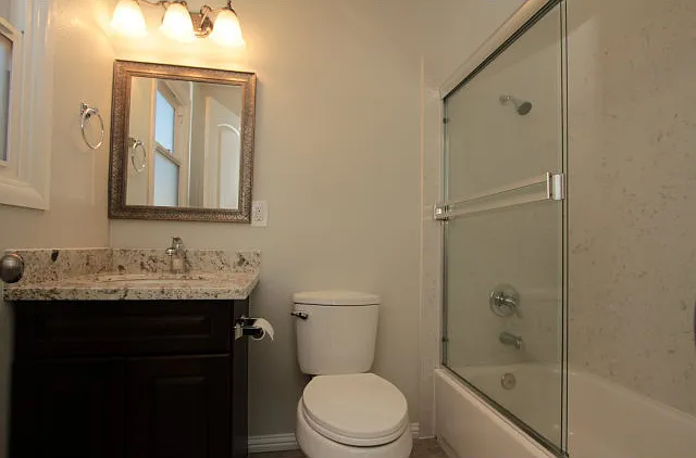 2045 Larsen Ct — Photo 2