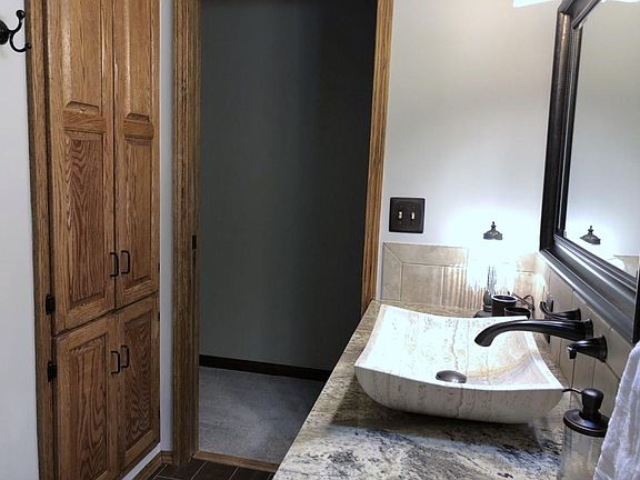 4th image of 520 Circle Dr