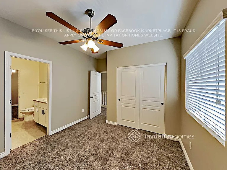 327 S Travis — Photo 13