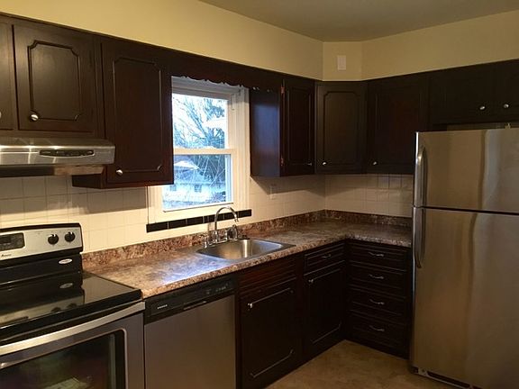 2nd image of 205 W Saint Anthony Ln