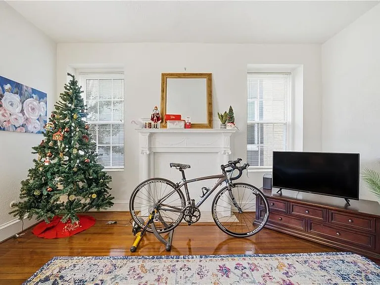 1015 Colonial Ave #4 — Photo 4