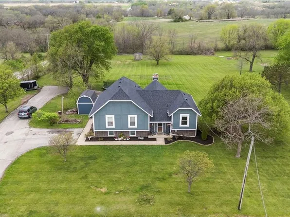 19817 S Clare Rd, Spring Hill, KS 66083