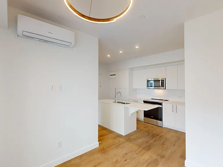 514 15th Ave SW — Photo 3