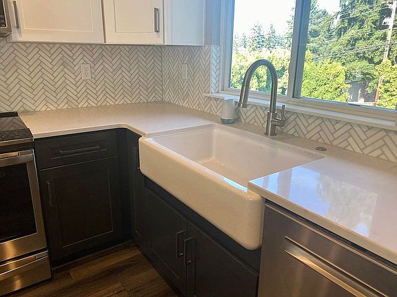 Deep cast iron farm sink