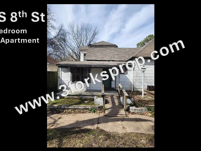 409 S 8th St — Photo 1
