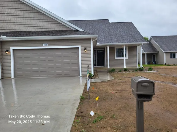 522 McKinley Ct, Three Rivers, MI 49093