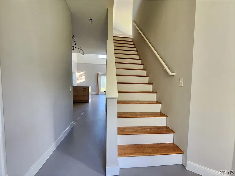 15 Etna Rd — Photo 8