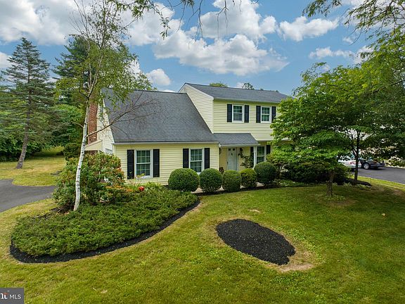 3rd image of 57 Carol Ln