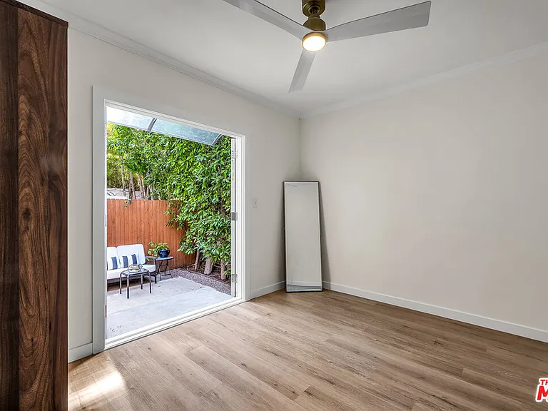 738 Westmount Dr — Photo 16