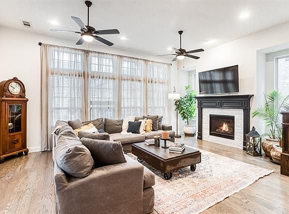 4th image of 6820 Royal View Dr