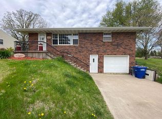 15905 Middle Rd, Dubuque, IA 52002