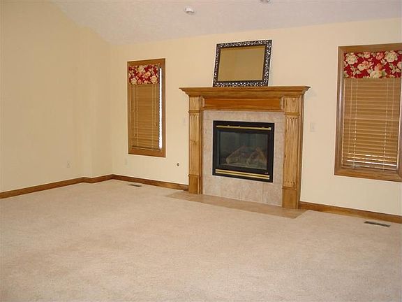 5th image of 1005 Windpointe Way