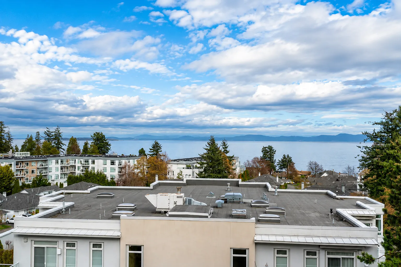Cordova Bay Rd, Victoria — Photo 2