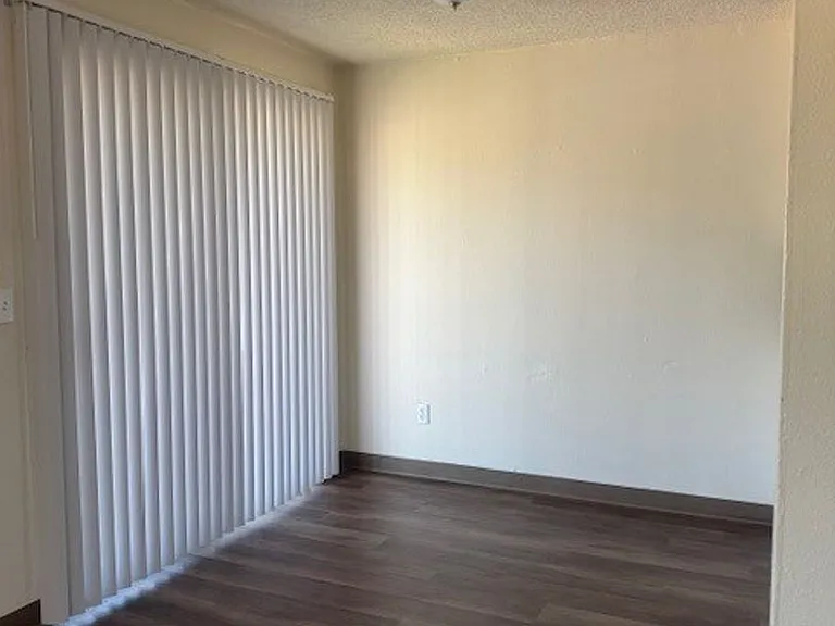 3440 Hawthorne Ave NE — Photo 6