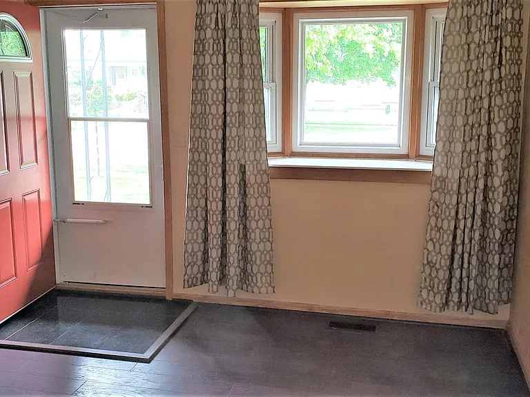 640 Calder St — Photo 3