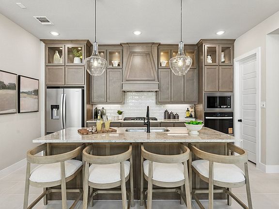 3rd image of 1003 Goldenrod Dr