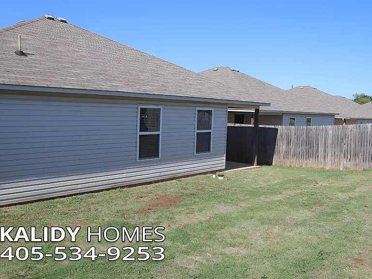 1720 Castle St — Photo 18
