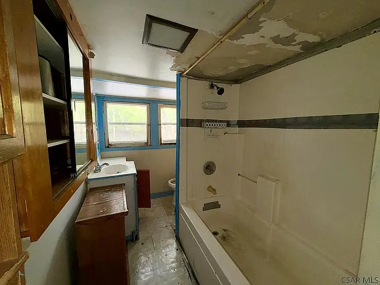 431 Finch St — Photo 6