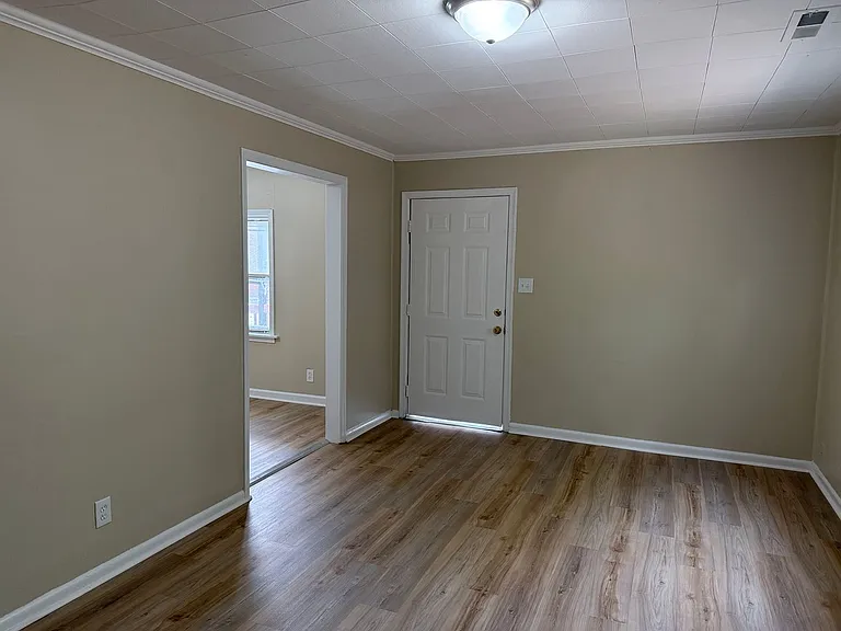 1151 Perry St — Photo 3