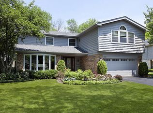 930 Summit Dr, Deerfield, IL