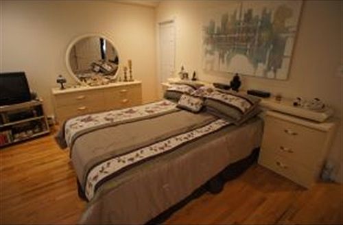 1349 OVINGTON BED
