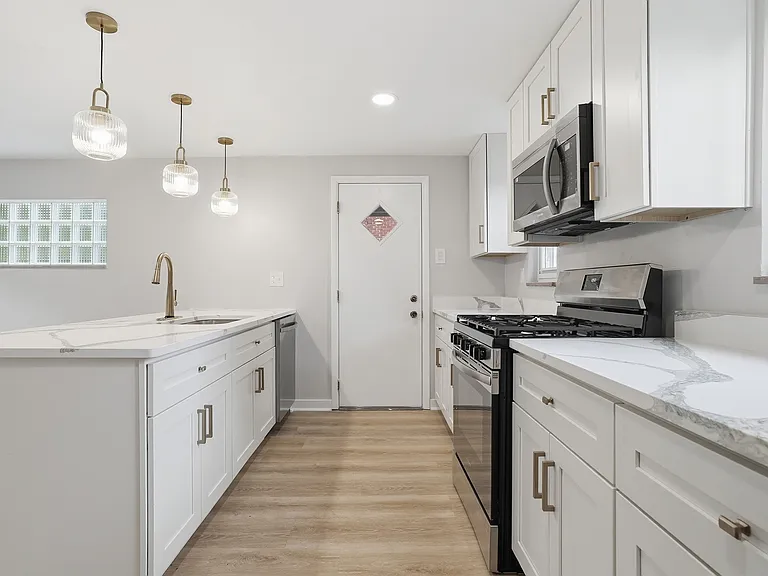 951 Rita Dr — Photo 4