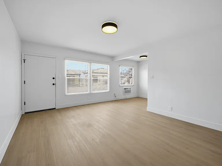 6416 S Victoria Ave #2A — Photo 5
