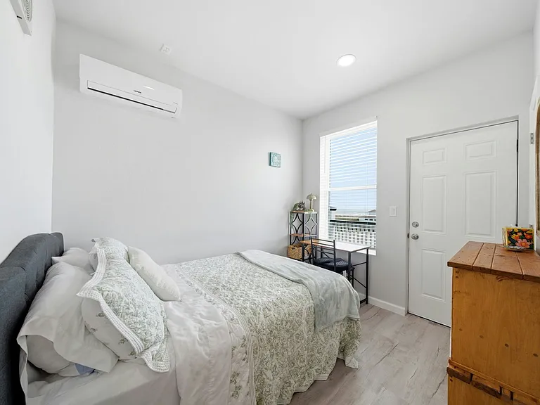 801 Avenue K #F — Photo 12