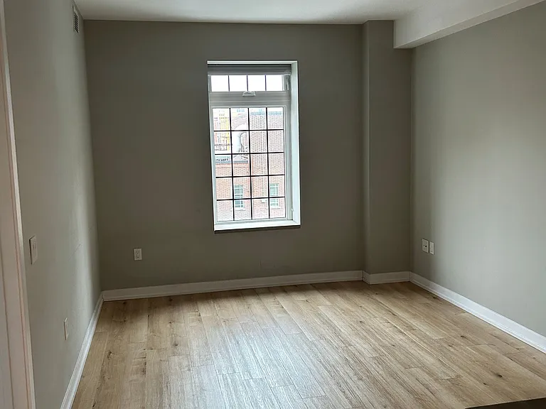 70 King St E #404 — Photo 3