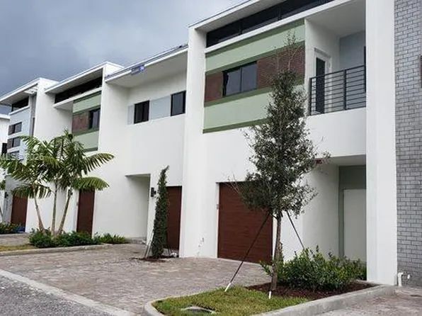 4500 NW 8th Pl, Plantation, FL 33317