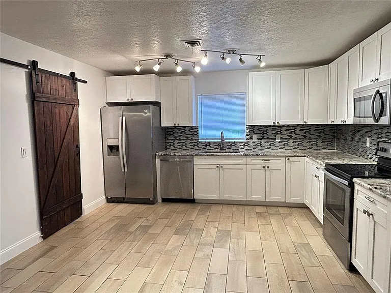 1241 N Lake Elbert Dr NE — Photo 15
