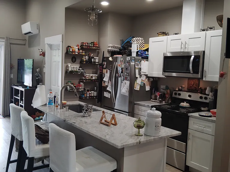 Large breakfast bar