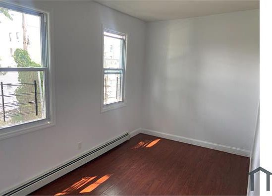 4th image of 15 Cliff Ave APT 3N