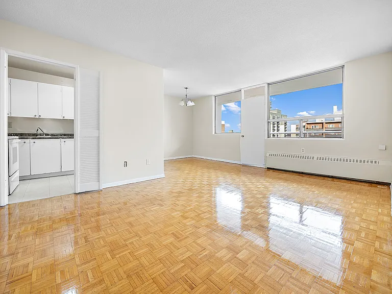 30 High St E — Photo 10
