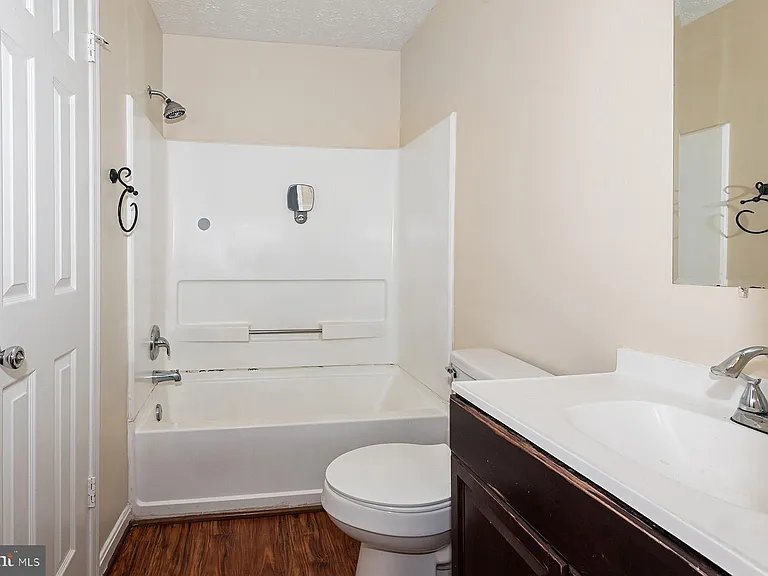 2406 Rosecroft Ct — Photo 17
