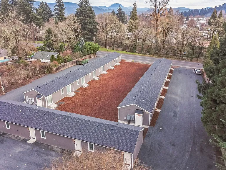 555 N. River Rd. — Photo 39