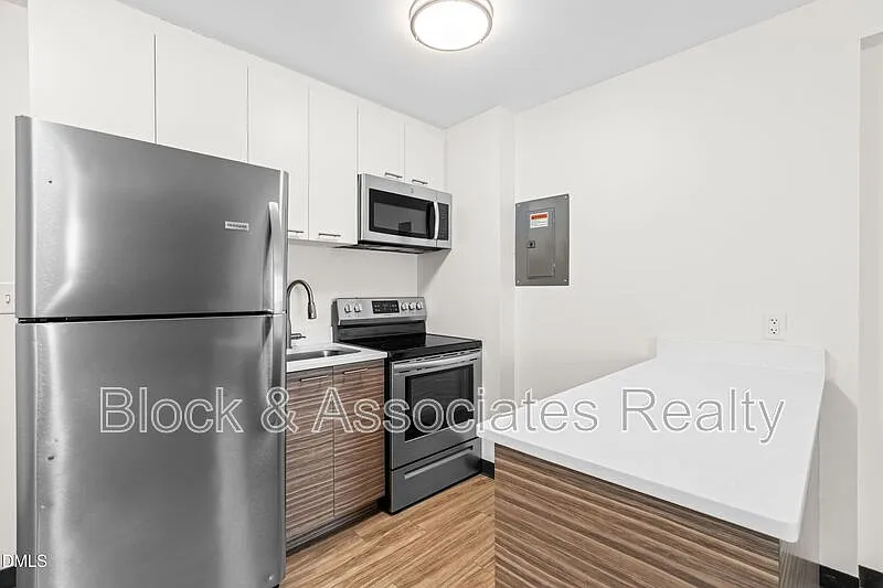 1 bed, 1.0 bath, $1,050 — Photo 2