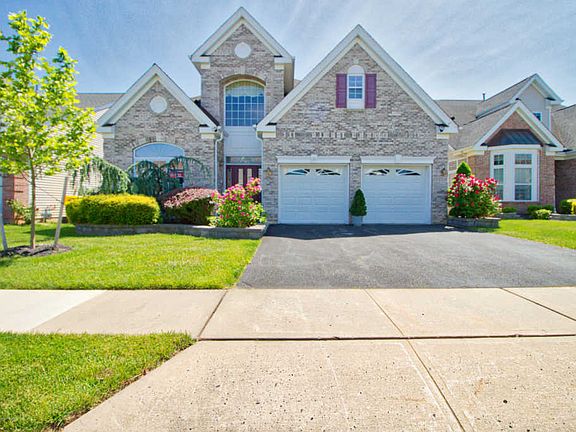 2nd image of 26 Jumping Brook Dr