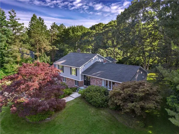 27 Rosewood Dr, Lincoln, RI 02865