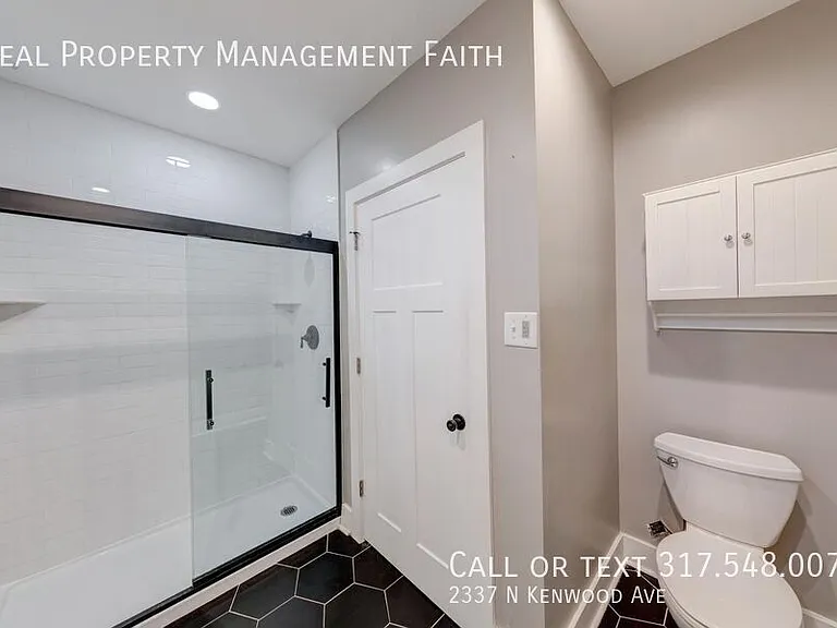 2337 N Kenwood Ave — Photo 23