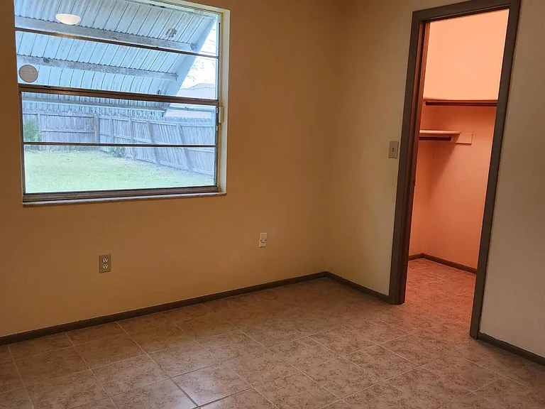 1030 Albin St — Photo 15
